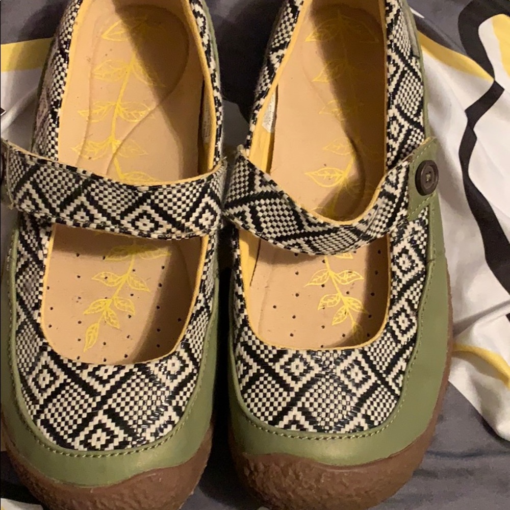 COPY - Like new keen Mary Jane shoes